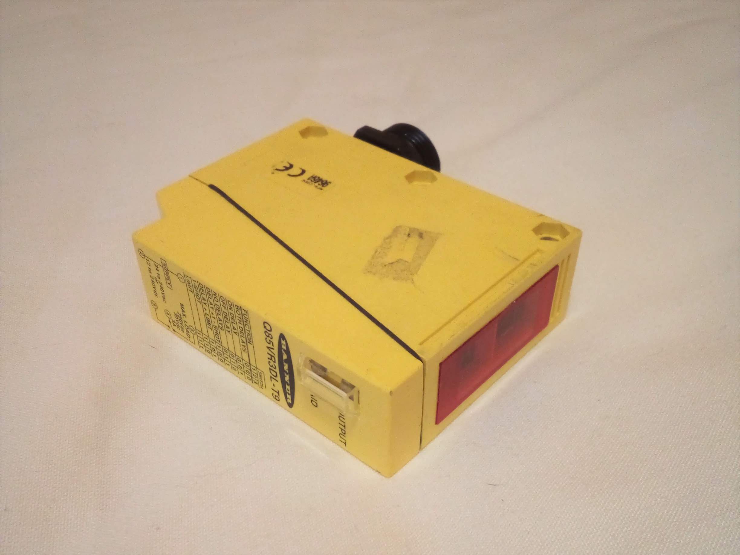 a long distance photoelectric sensor